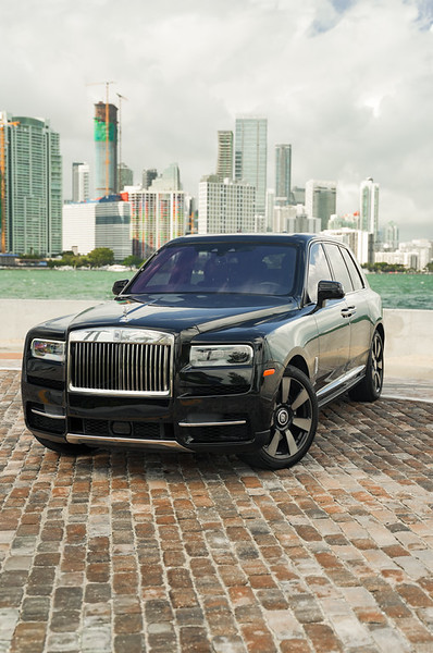 Private Driver or Rideshare in Miami: When Each One Makes Sense